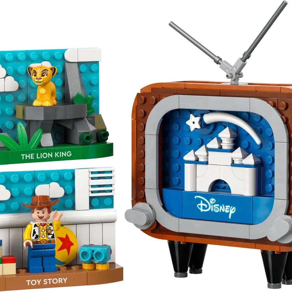 Classic Animation Scenes (40774) LEGO Disney Building Set: 270 pieces, Ages 9+ - Picture 4 of 6